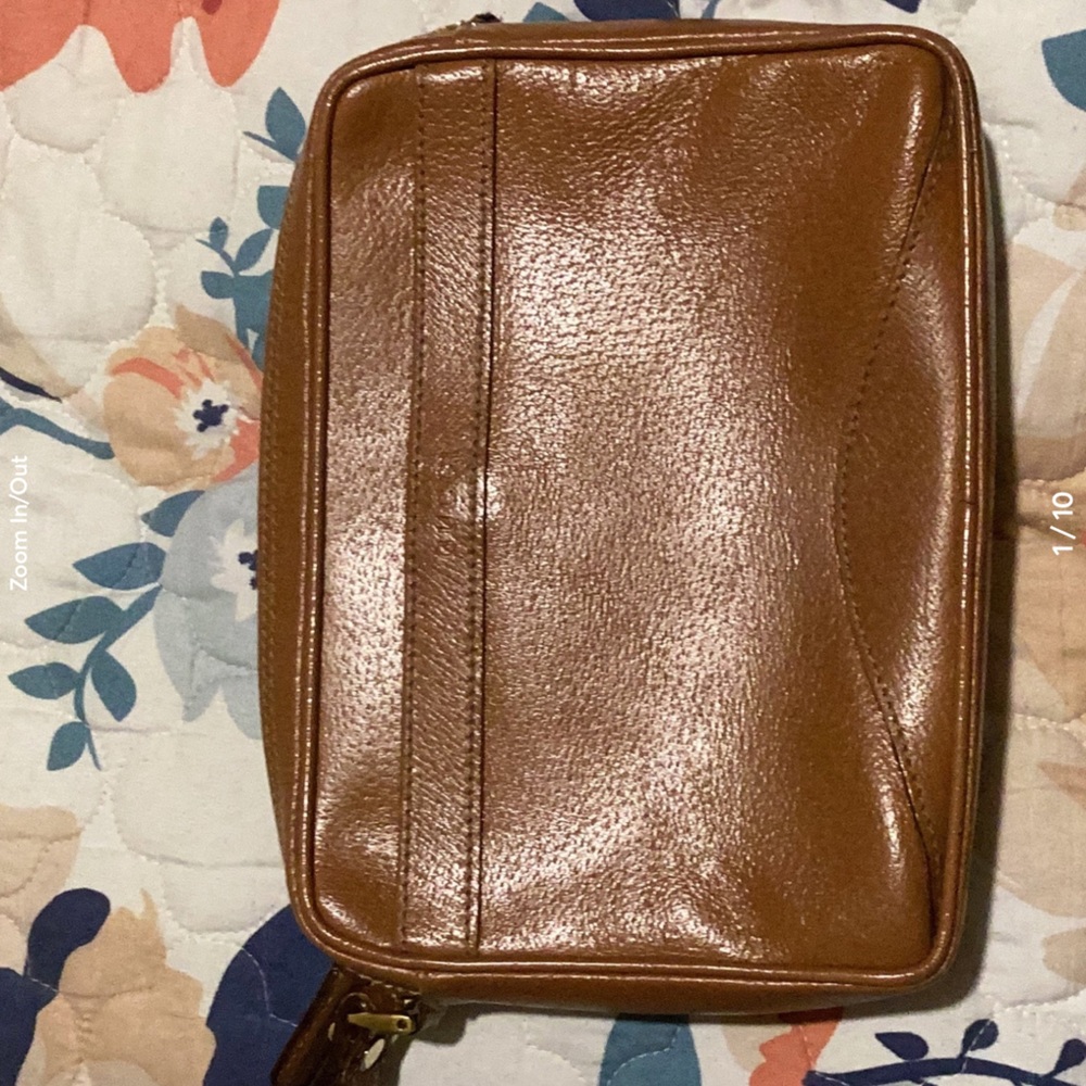 Gucci tan clutch